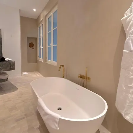 Arte Povera Apartment *